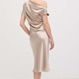 Asümmeetriline satiinist drapeeritud midi kleit