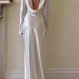 Valge satiinist pikkade varrukatega elegantne õhtukleit