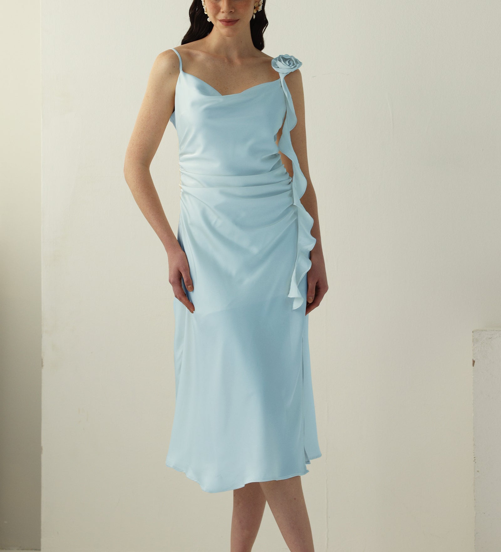 Satiinist Rikkalik Midi Libisev Kleid