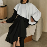 Kontrast Cape Maxi Kleid