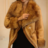 Kristallkaunistustega lipsuga karvane mantel