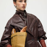 Vöökohtadega nahktagi pruunis