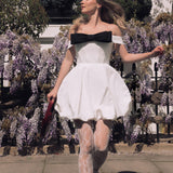 Valge Mini Kleit Avatud Õlgadega Kaunite Nööbiga