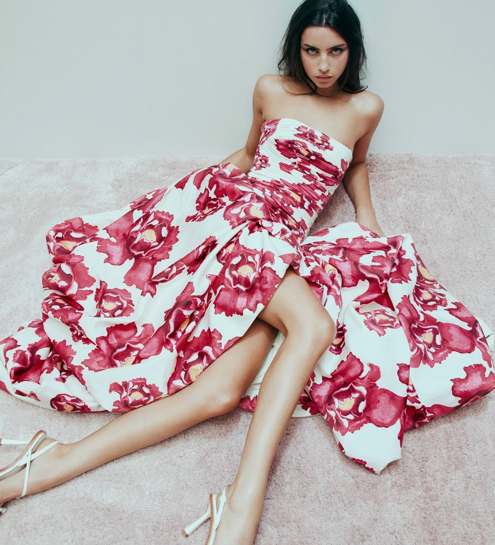 Varrukateta Rikkalik Drapeeritud Maxi Kleit Avatud Seljaga