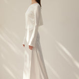 Valge satiinist pikkade varrukatega elegantne õhtukleit