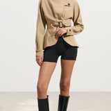 Ebatavaline nööpidega mantel