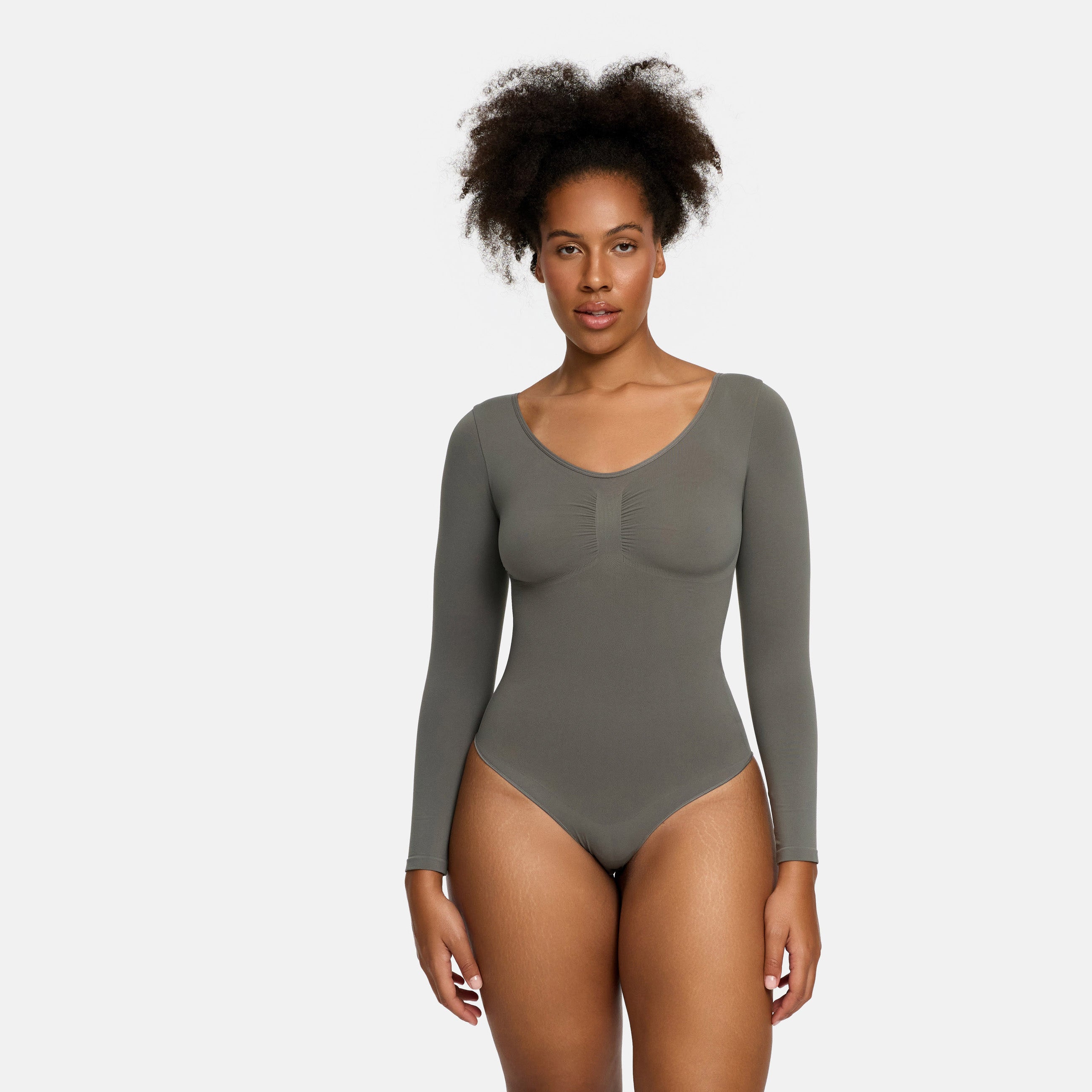 Bodysuit kujundav shapewear pikkade varrukatega koos stringiga