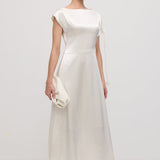 Asümmeetriline lühikeste varrukatega satiinist midi kleit