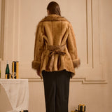 Kristallkaunistustega lipsuga karvane mantel