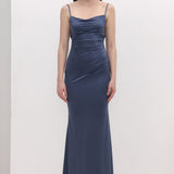 Verführerisches Cowl-Back Maxikleid