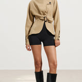 Ebatavaline nööpidega mantel