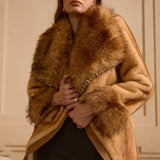 Kristallkaunistustega lipsuga karvane mantel