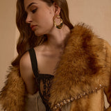 Kristallkaunistustega lipsuga karvane mantel