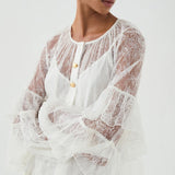 Valge pitsiline mini kleit Kihilise disainiga