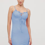 Mini kleit lühikese kaelusega ja keha lähedane lõige