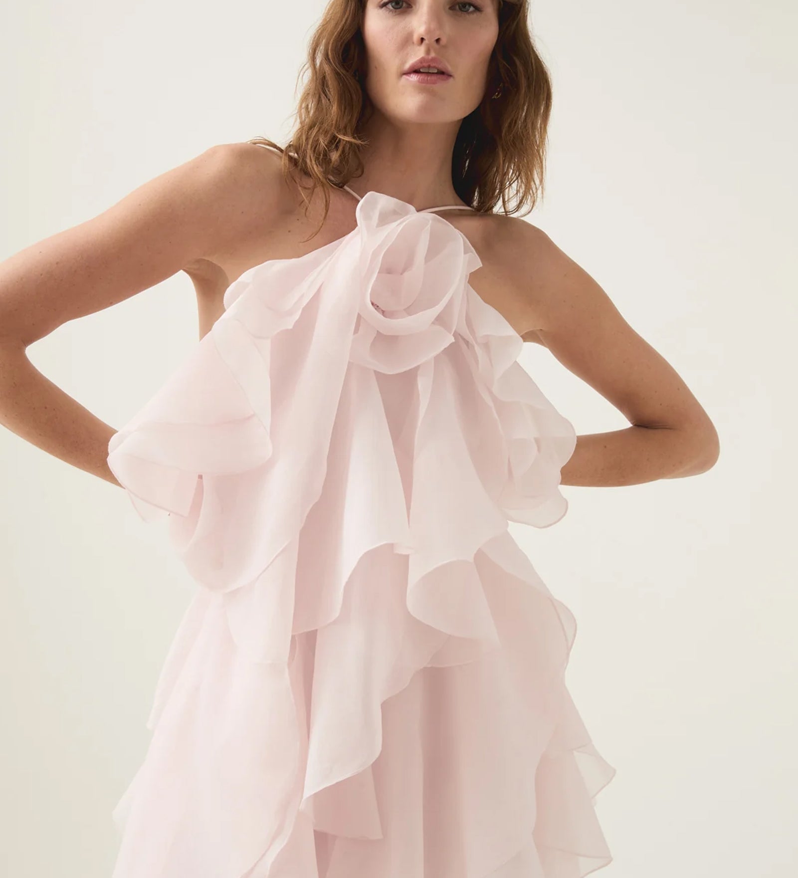 Halteri Kihtidega Mini Kleit