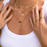 Elegant Klastri Shimmering Necklace