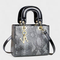 Hõbedane Madude Nahk