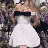 Valge Mini Kleit Avatud Õlgadega Kaunite Nööbiga