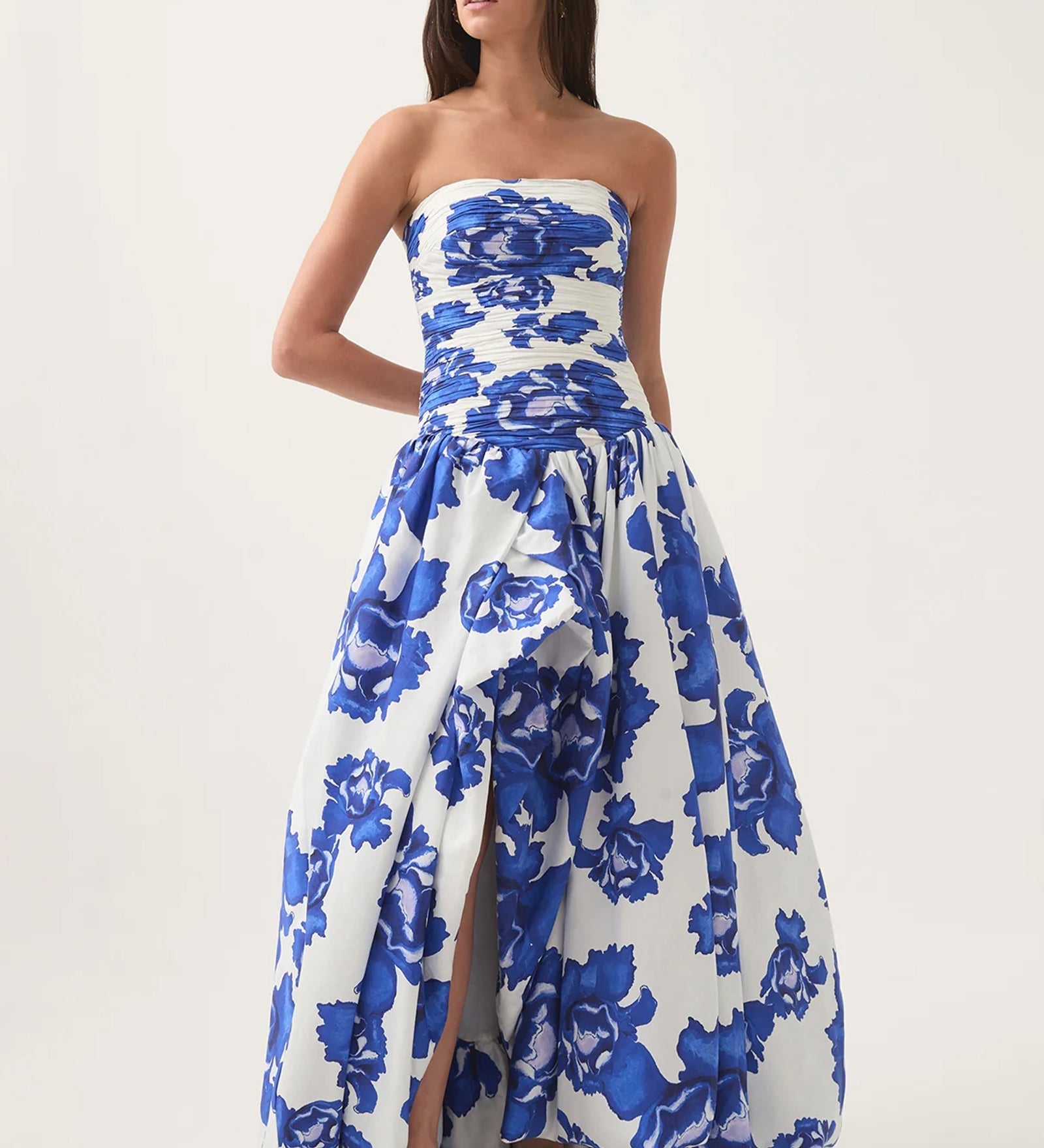 Varrukateta Rikkalik Drapeeritud Maxi Kleit Avatud Seljaga