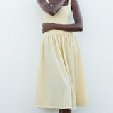 Varrukateta tekstureeritud midi kleit